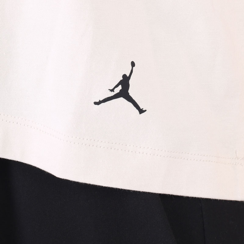 Женская футболка Jordan Heritage Boxy Graphic T-Shirt (DN2776-104)  - цена, описание, фото 4